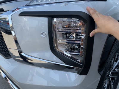 Накладки на передние ПТФ для Mitsubishi Pajero Sport 2020+ | черные матовые