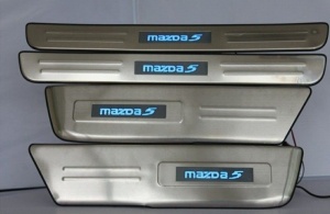 Накладки на дверные пороги с LED подстветкой для Mazda 5 2010+ | нержавейка
