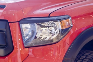 Накладки на передние фары (реснички) для Toyota Tundra 2013+ | глянец (под покраску)