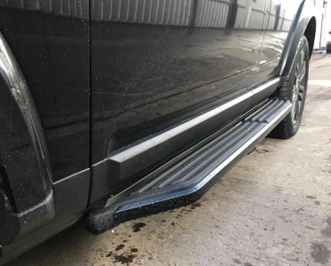 Пороги OEM для Land Rover Discovery 3 / 4 2004-2017 | с черным кантом