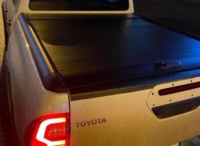 Крышка кузова Toyota Hilux 8 2015+/2020+ | ROLL-A, роллета черная Крышка кузова Toyota Hilux 8 2015+/2020+ | ROLL-A, роллета черная