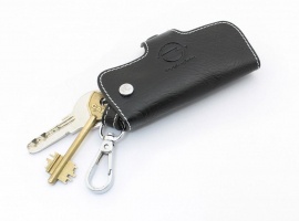 Брелок «кожаный чехол» для ключей с логотипом Opel с белой нитью